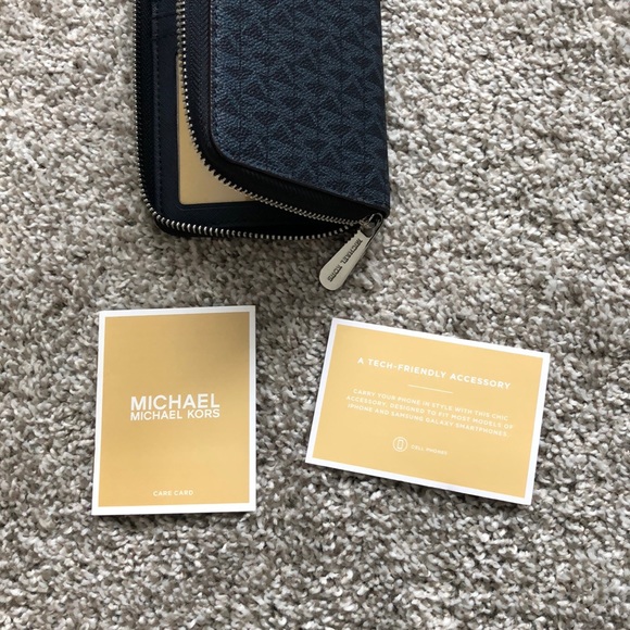 *SOLD* Michael Kors Admiral Blue Jet Set Wristlet - Picture 5 of 6